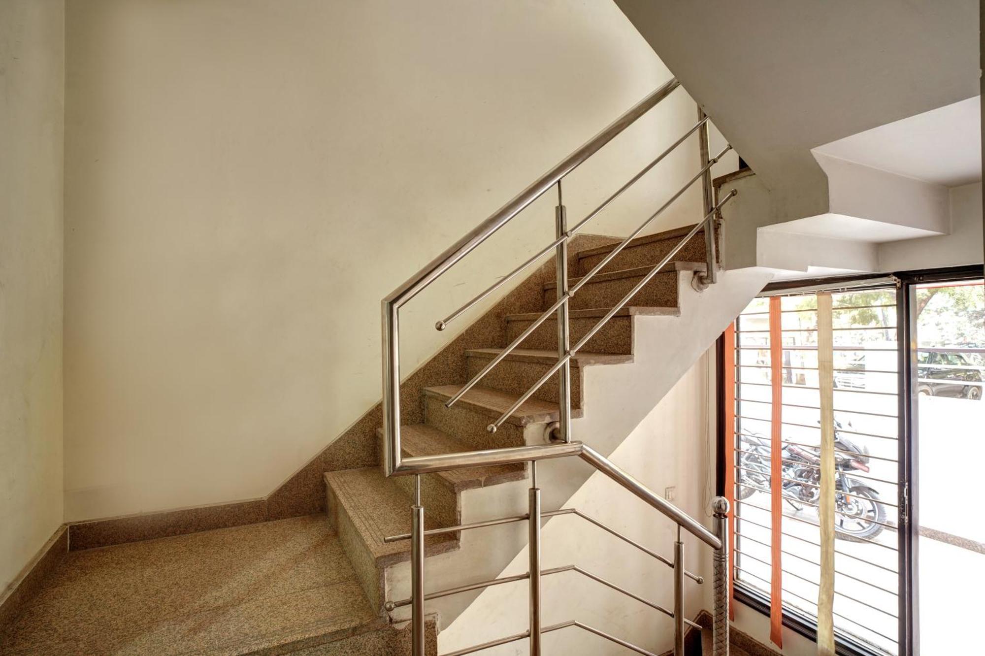 Nexhub Stay - Huda City Centre Ґурґаон Екстер'єр фото
